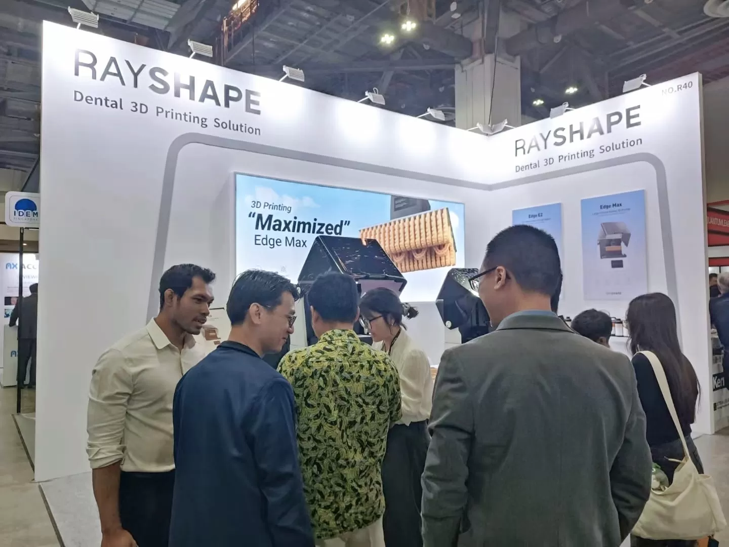 large format edge max makes a strong arrival